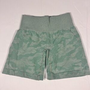 NVGTN Green Camo Seamless Workout Shorts Scrunch Back Size S
